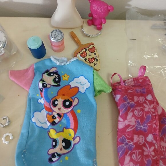 Assorted Barbie clothes and accessories - 20 pieces - Picture 2 of 8